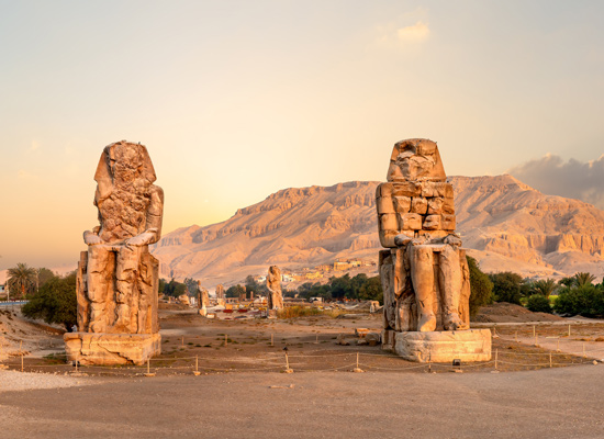 Les colosses de Memnon Louxor Egypte