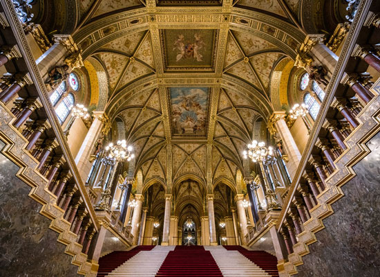 Escalier principal Parlement Budapest