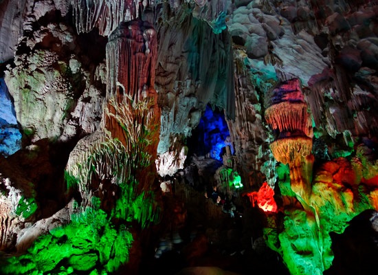 Baie d'Halong grotte des surprises